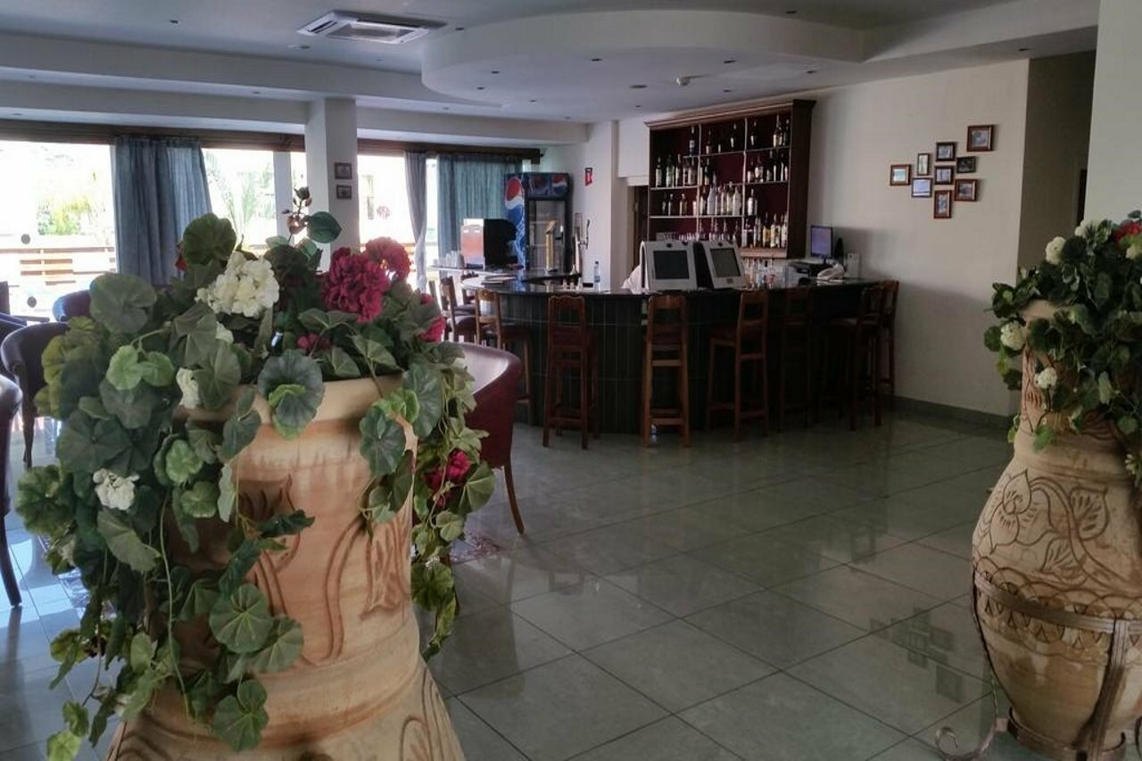 Фото Moniatis Hotel