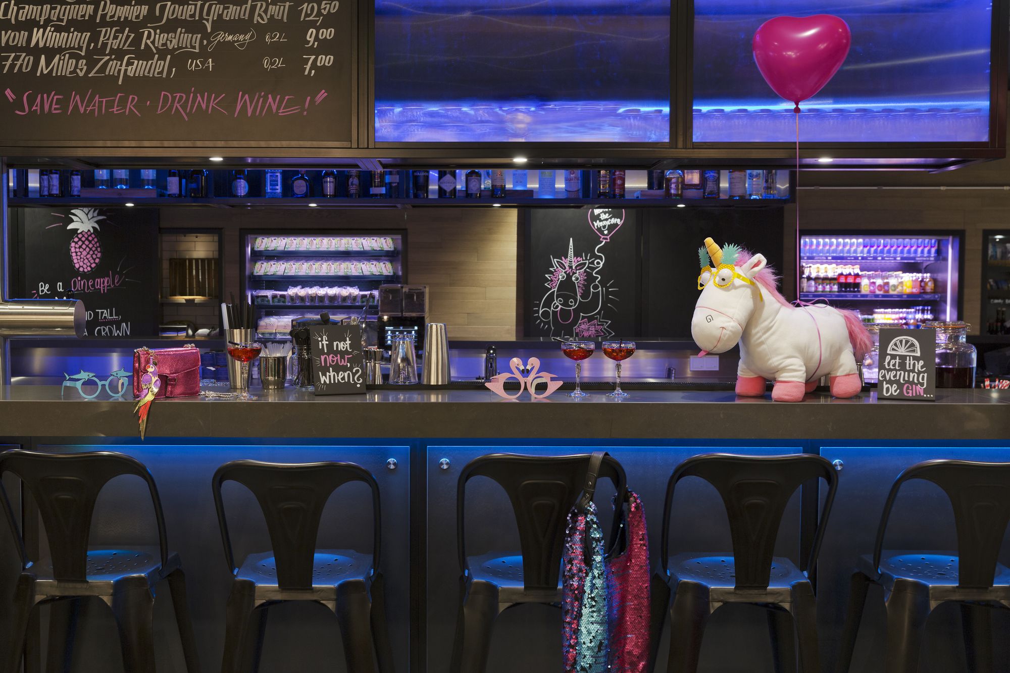 Фото Moxy Frankfurt City Center