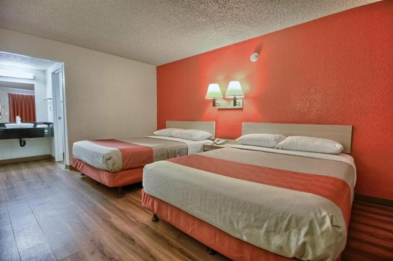 Фото Motel 6 Fresno, Ca - Blackstone South