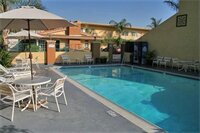 Фото Anaheim Islander Inn and Suites