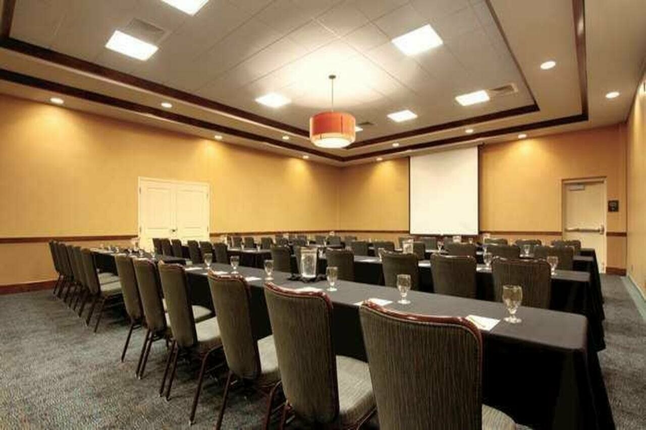 Фото Hilton Garden Inn Oklahoma City Bricktown