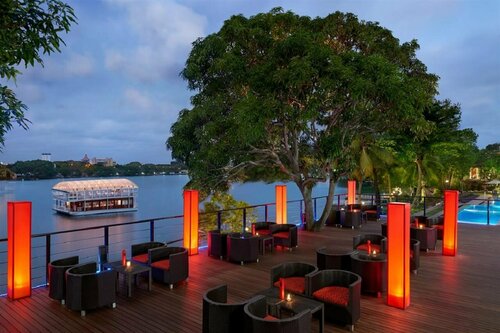 Гостиница Cinnamon Lakeside Colombo в Коломбо