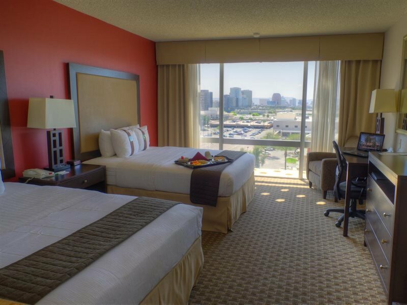 Фото Ramada by Wyndham Phoenix Midtown