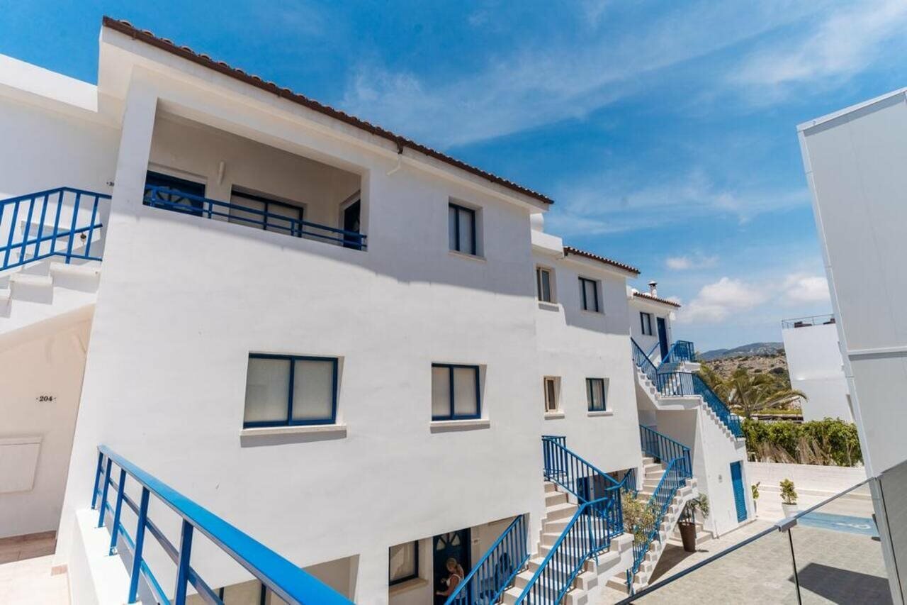 Фото Vrachia Beach Hotel & Suites - Adults only