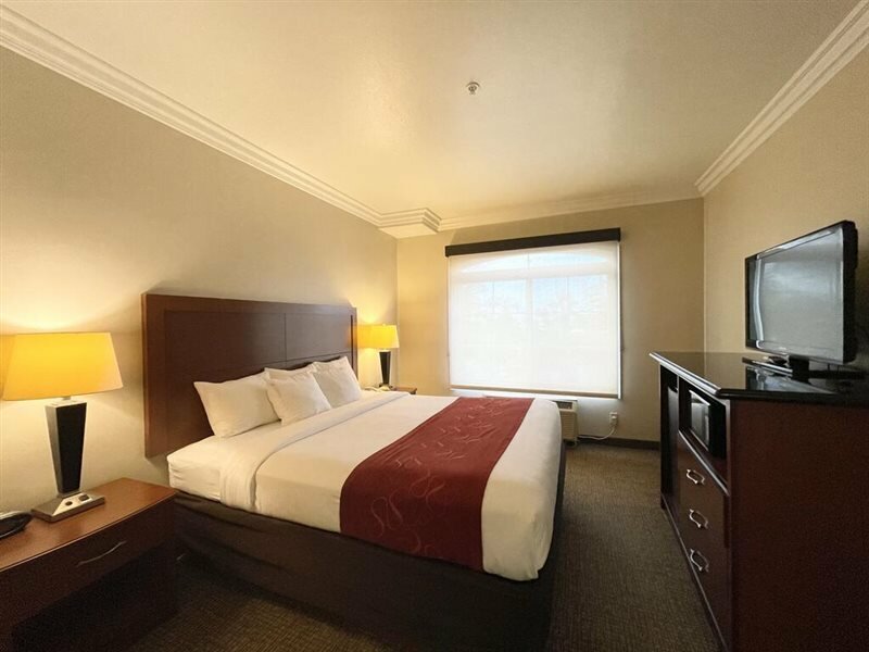 Фото Comfort Suites Oceanside Camp Pendleton Area