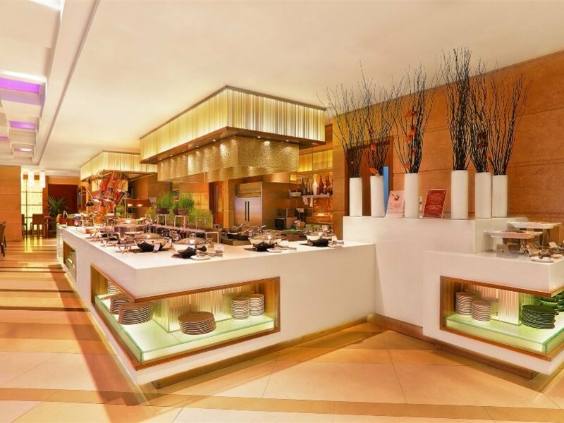 Фото Sheraton Chengdu Lido Hotel