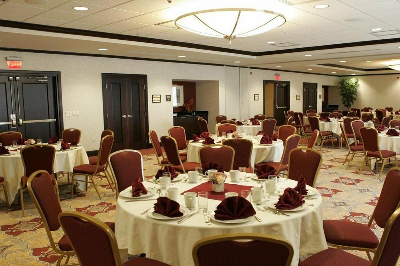 Фото Hampton Inn by Hilton Toronto Airport Corporate Centre