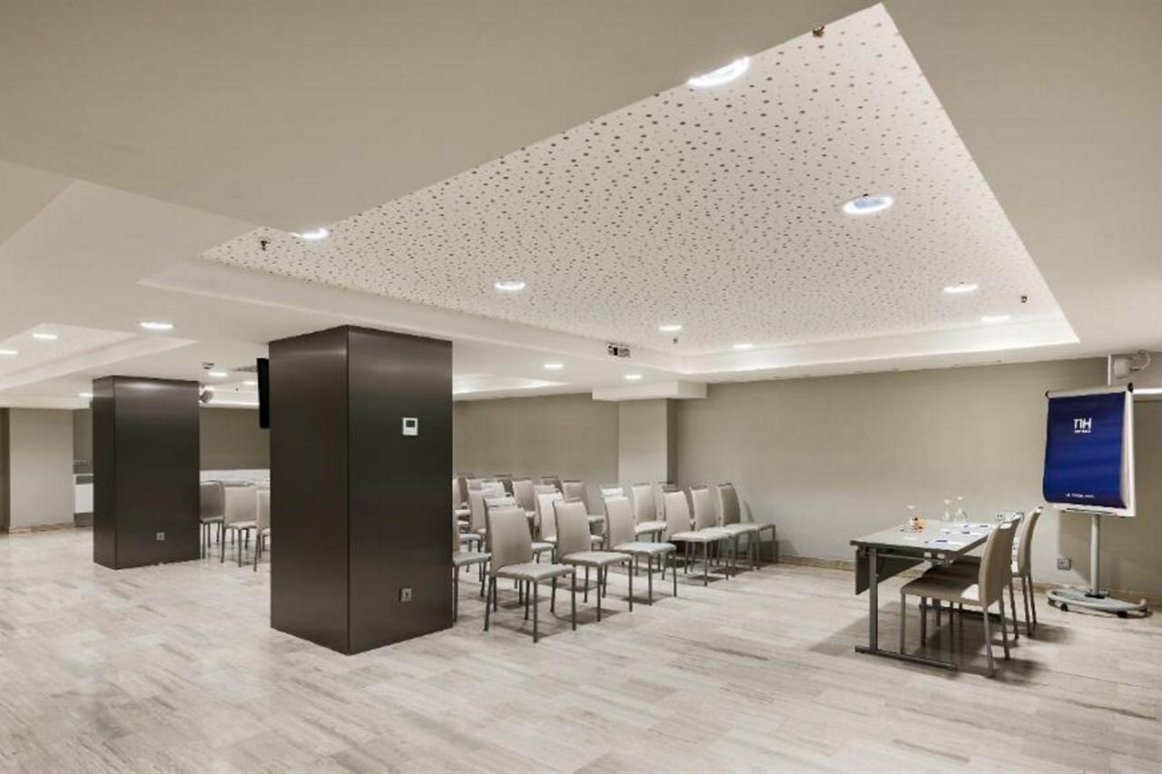 Фото Nh Madrid Zurbano