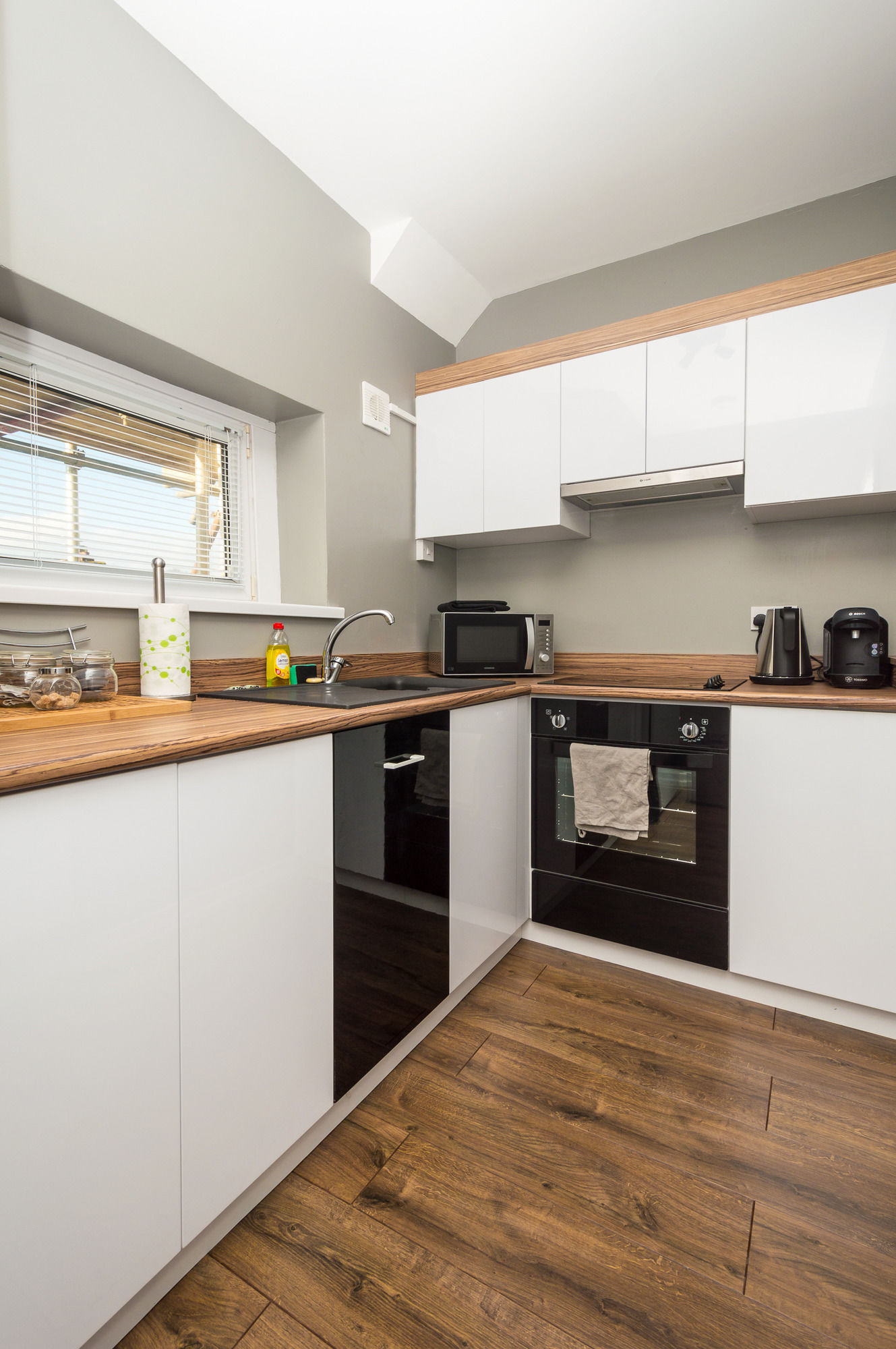 Фото Aaron Wise Serviced Apartments