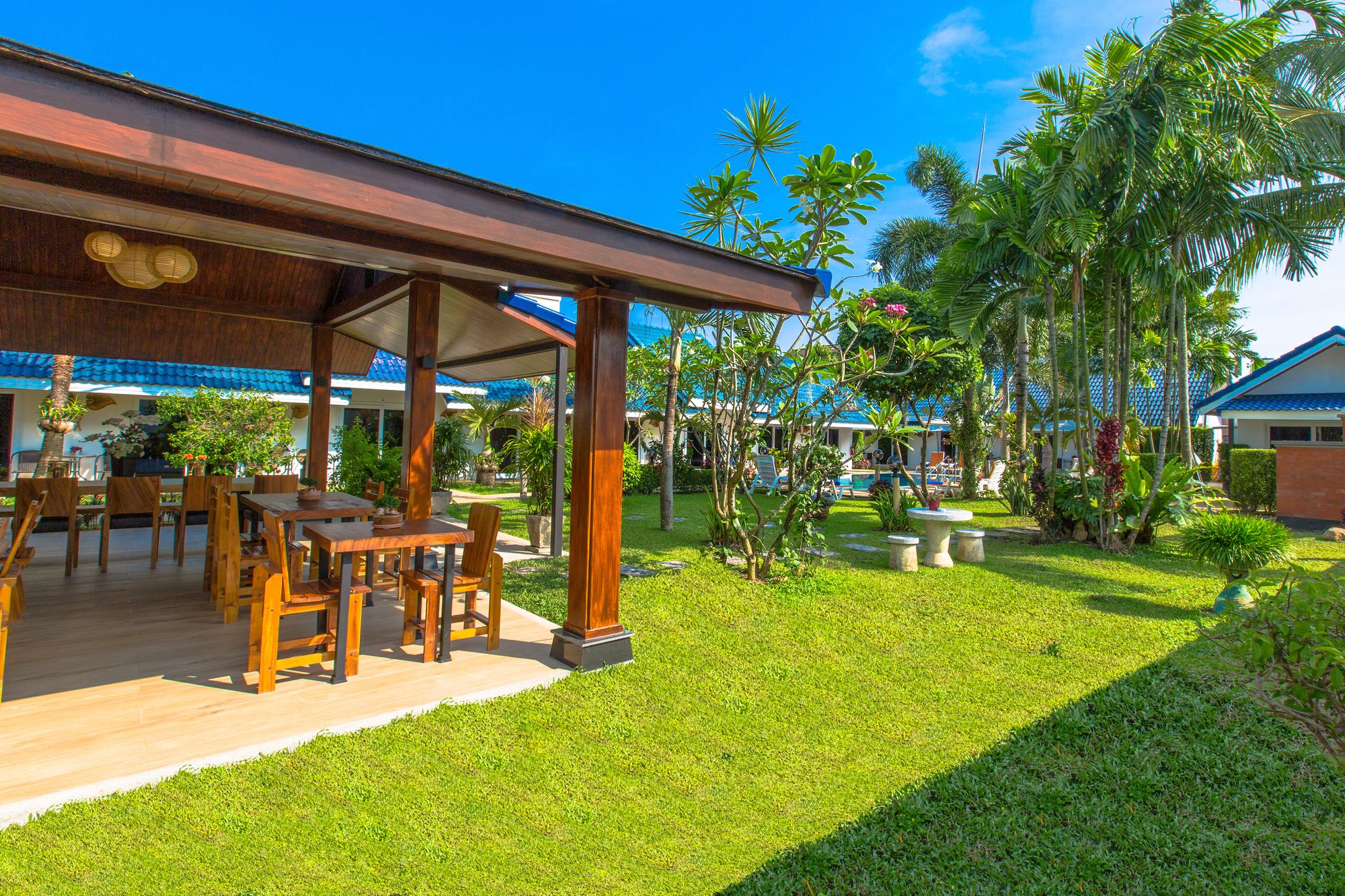 Фото Phuket Airport Hotel