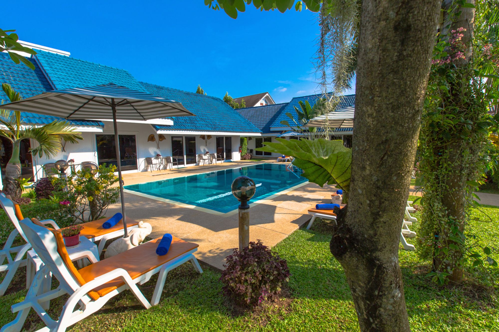 Фото Phuket Airport Hotel