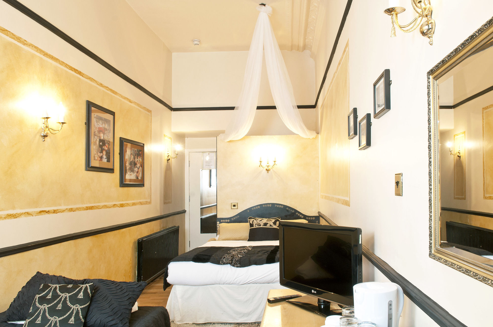 Фото Rushmore Hotel