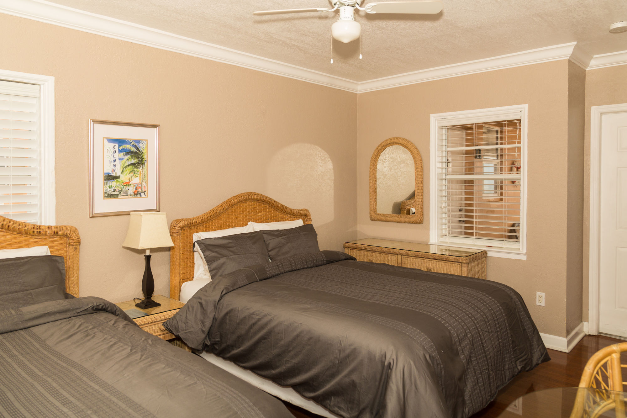 Фото Riptide Oceanfront Hotel