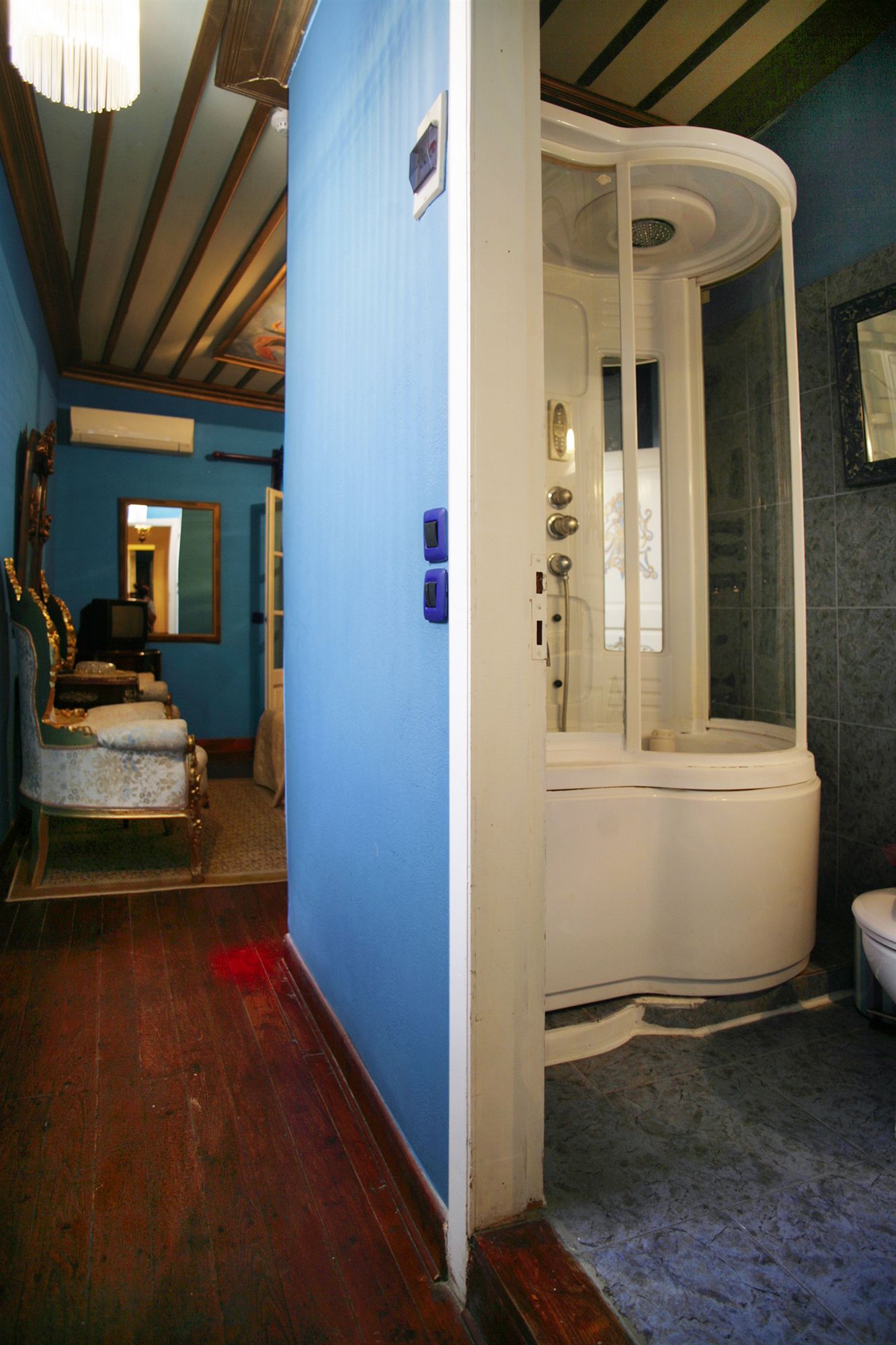Фото Ilion Hotel Suites