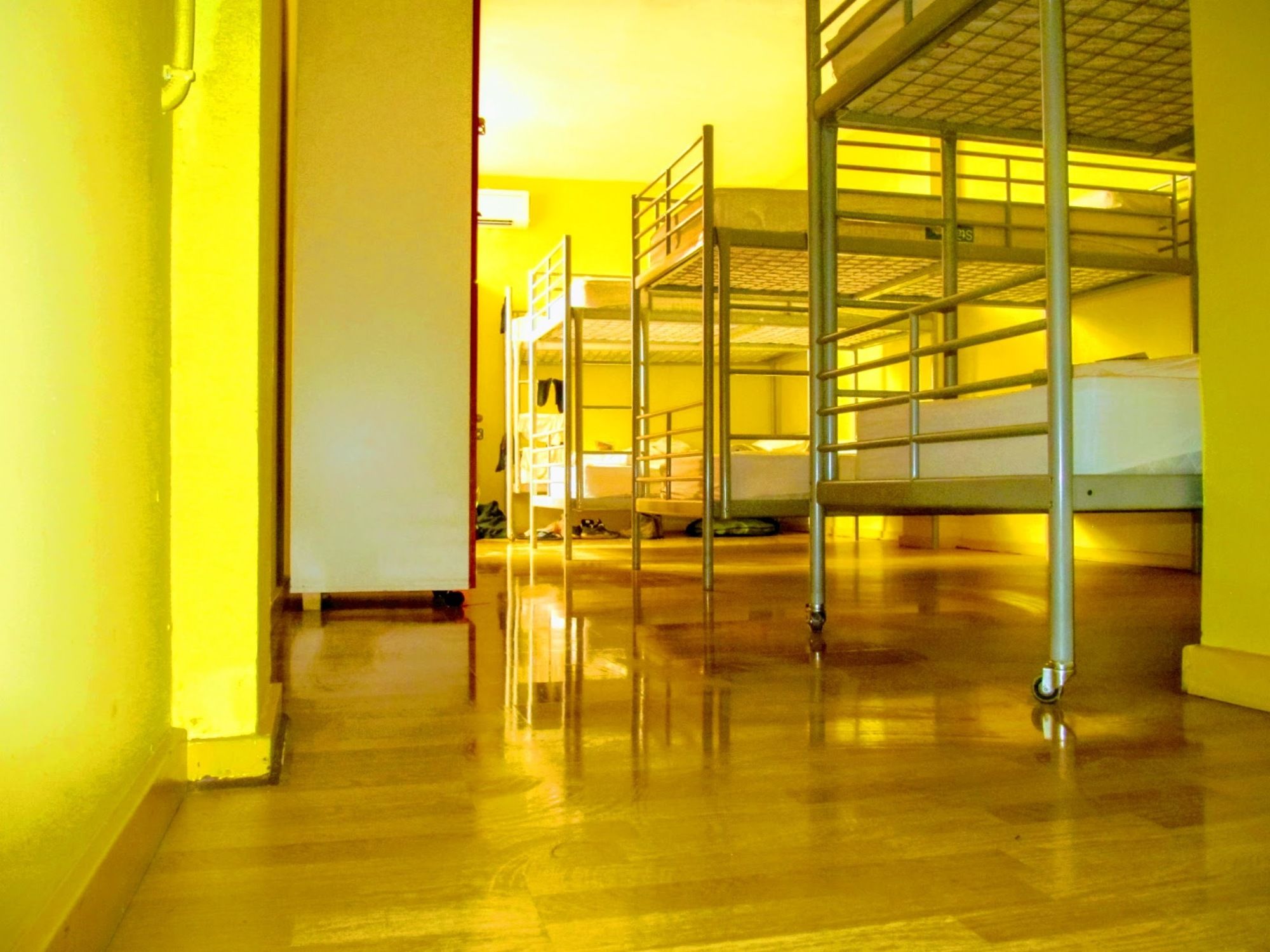 Фото Yellow Nest Hostel Barcelona