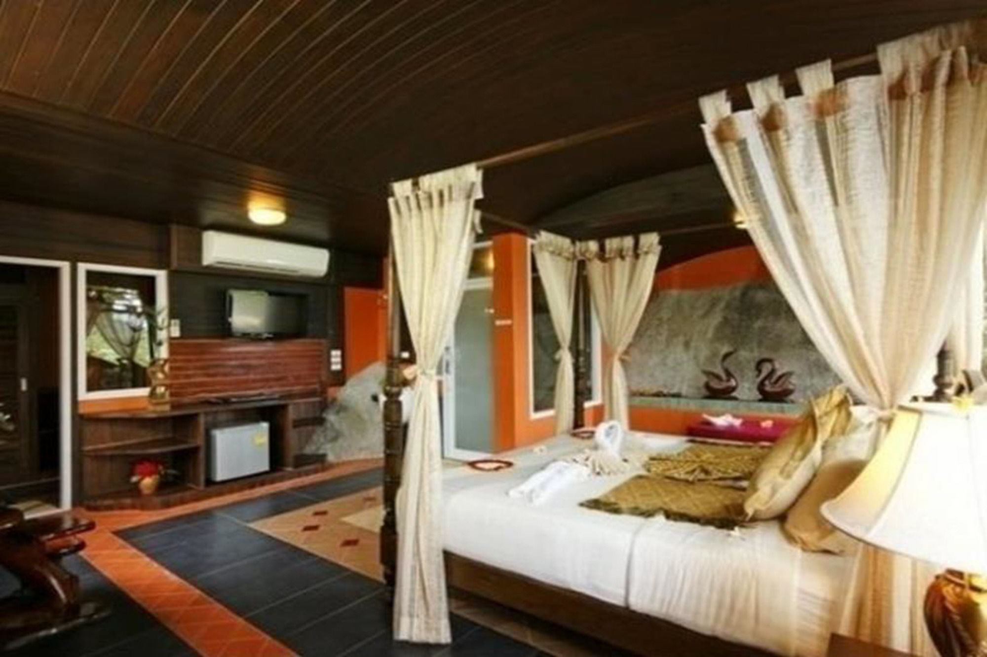 Фото Sea Breeze Resort