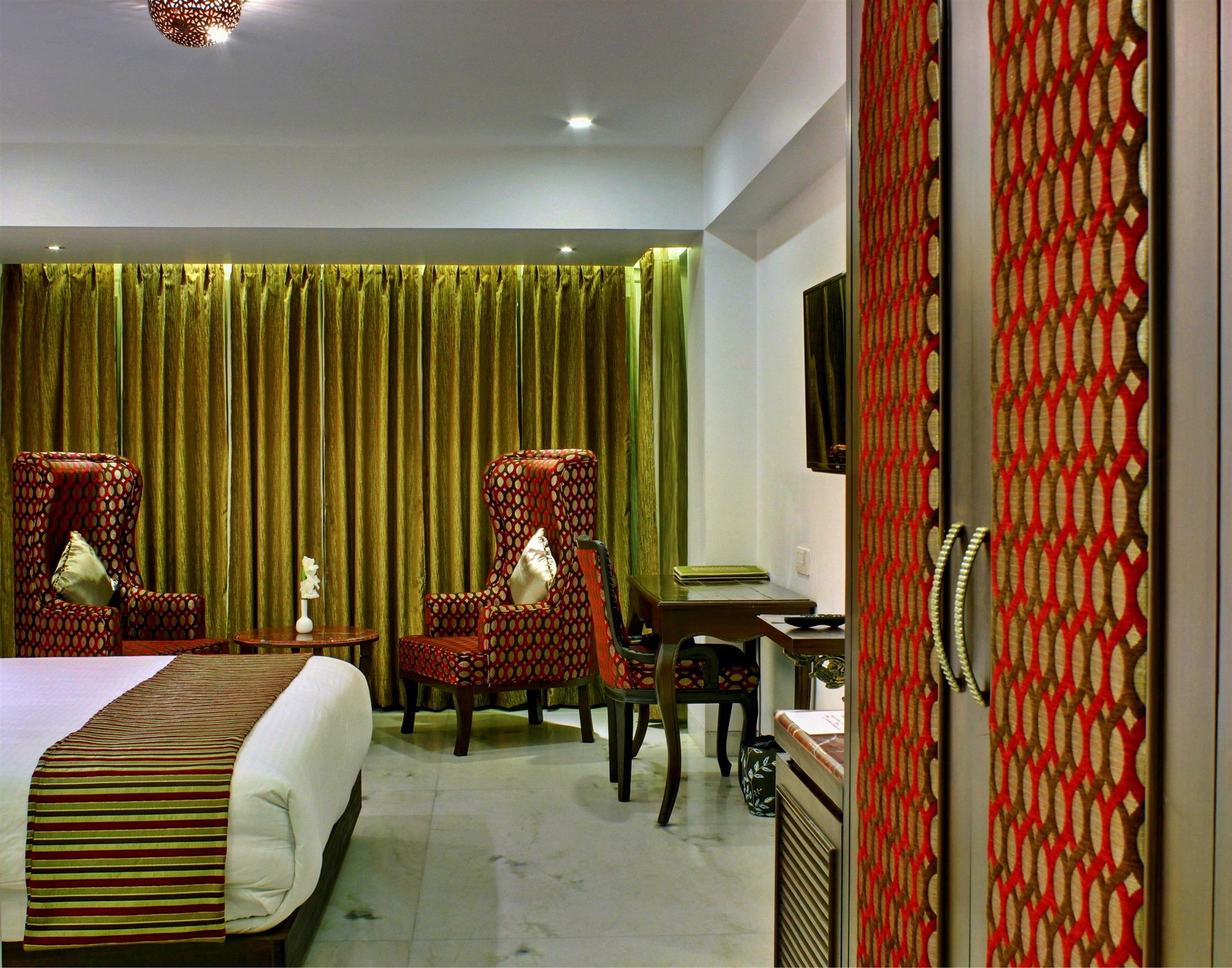 Фото Отель EllBee Ganga View