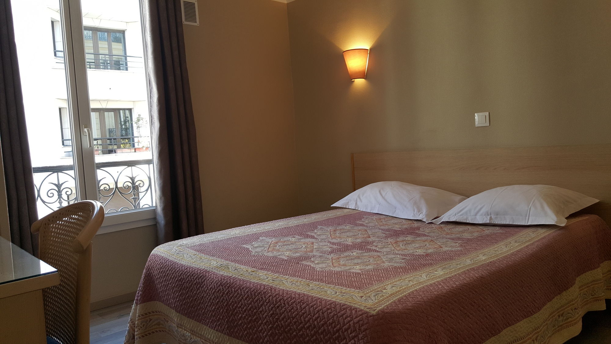 Фото Hotel Angleterre Montmartre