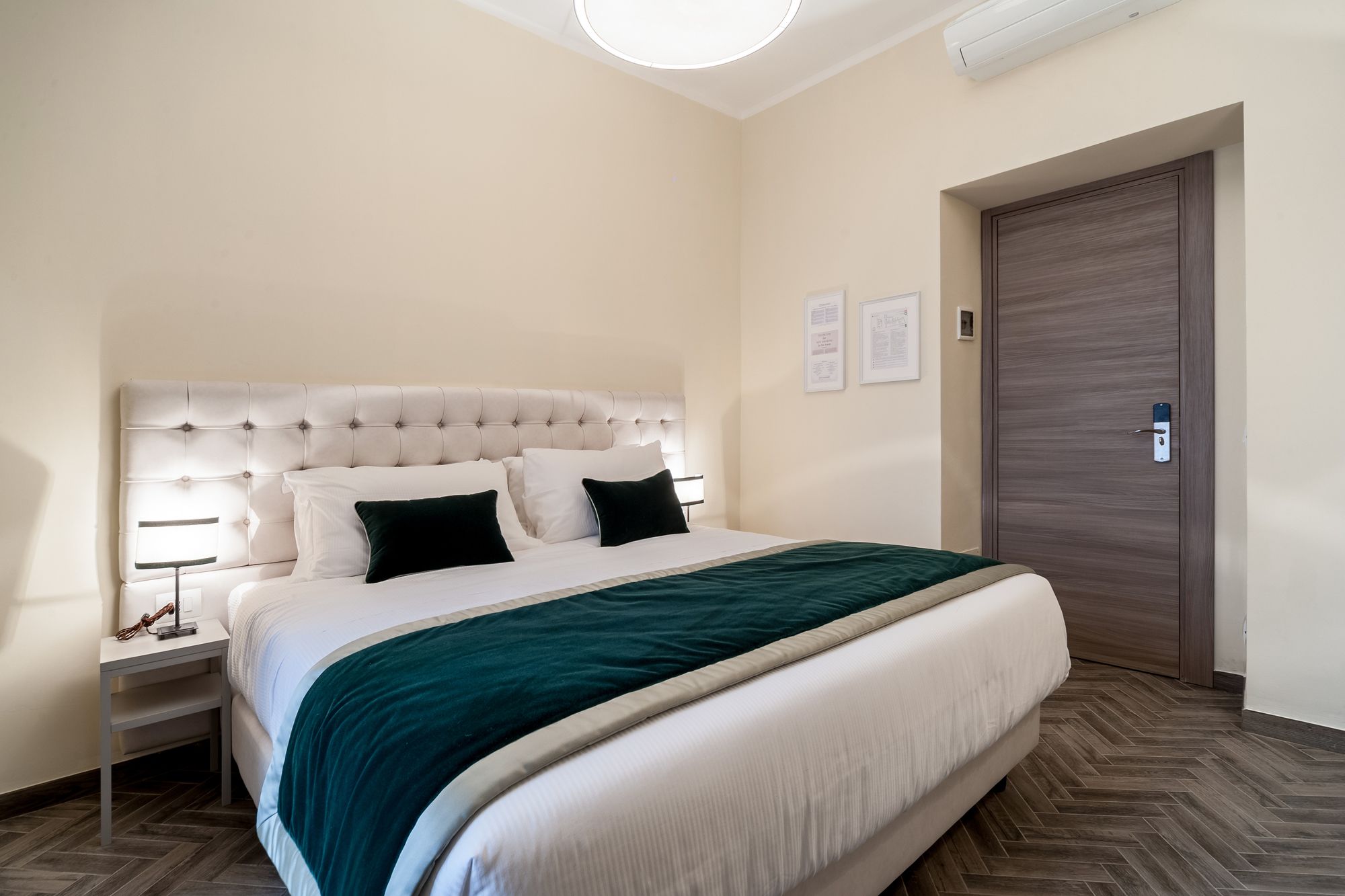 Фото Foro Romano Luxury Suites