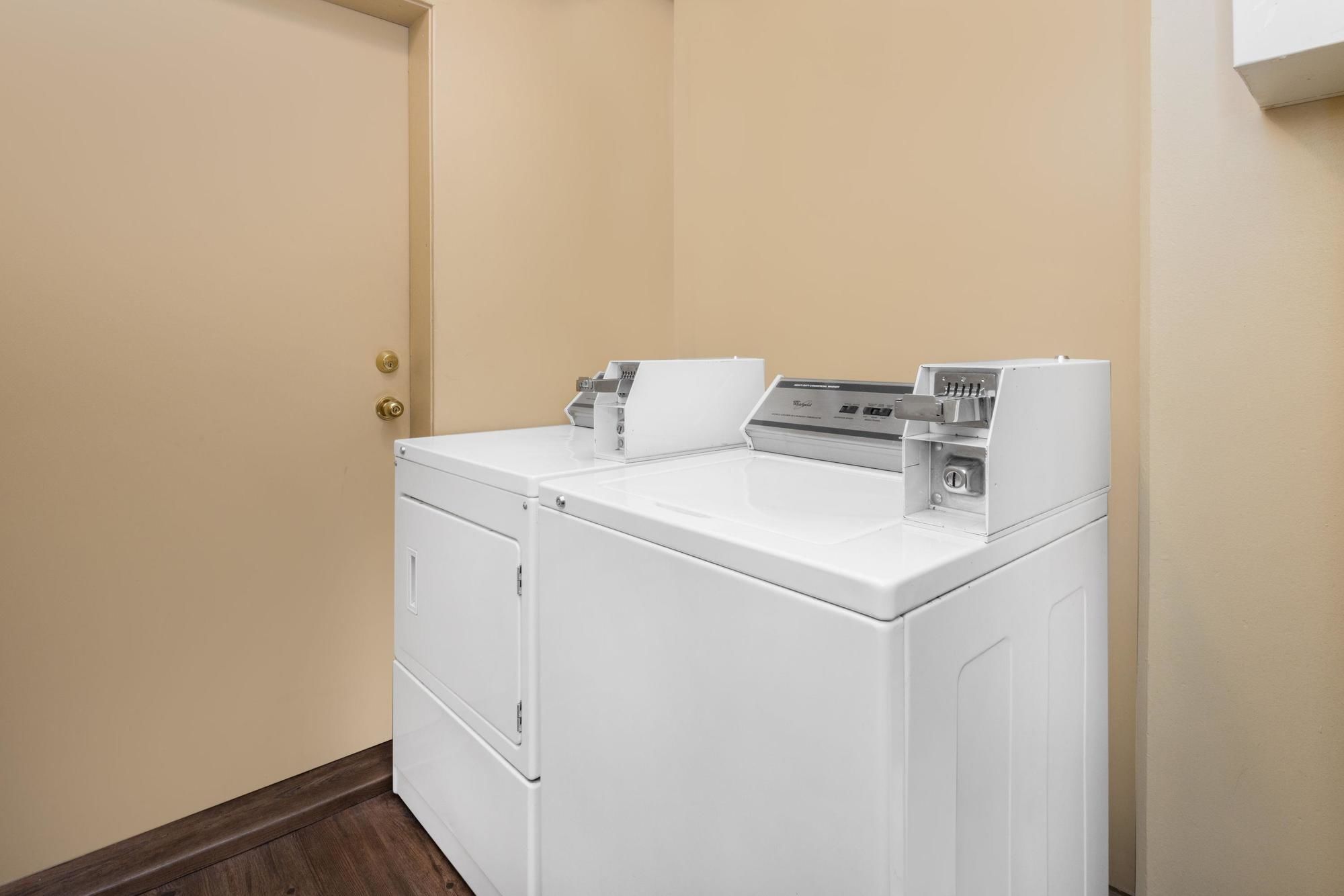 Фото Super 8 by Wyndham Thunder Bay