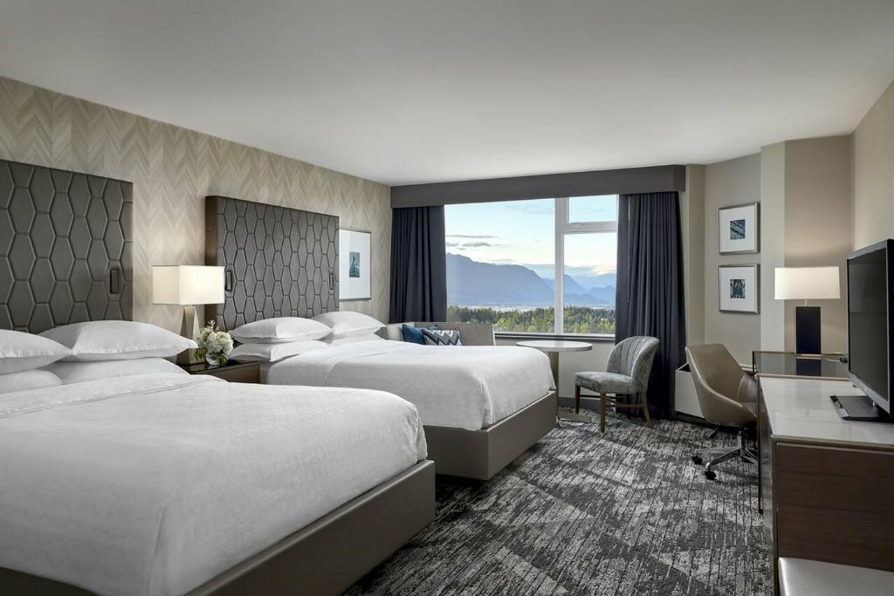 Фото Sheraton Vancouver Guildford Hotel