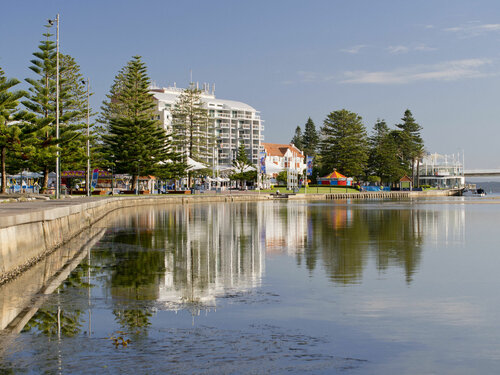 Гостиница Oaks Waterfront Resort
