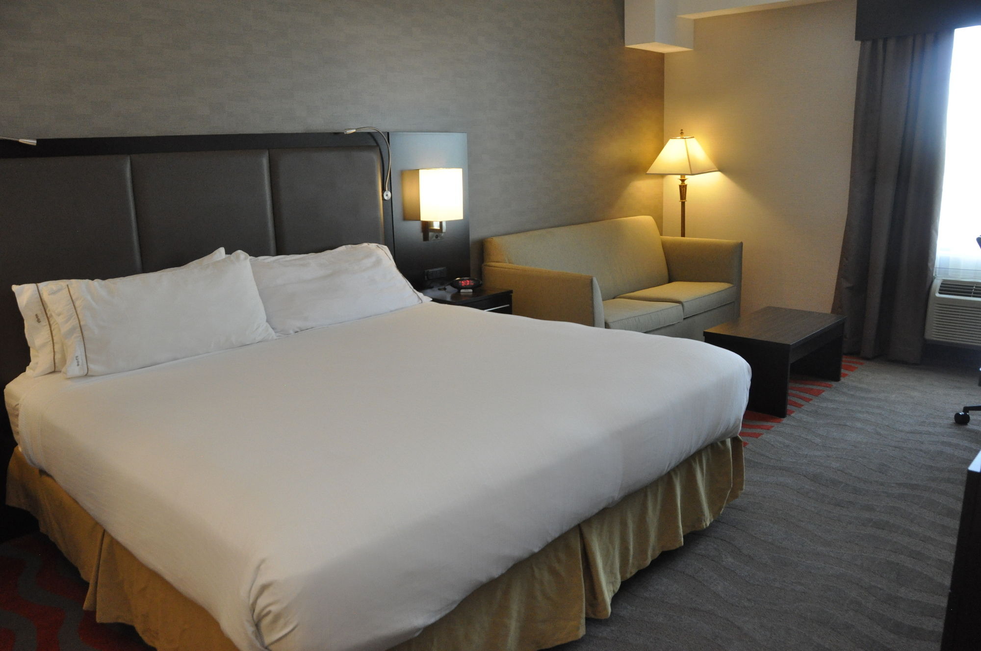 Фото Holiday Inn Express Hotel & Suites Barrie, an Ihg Hotel