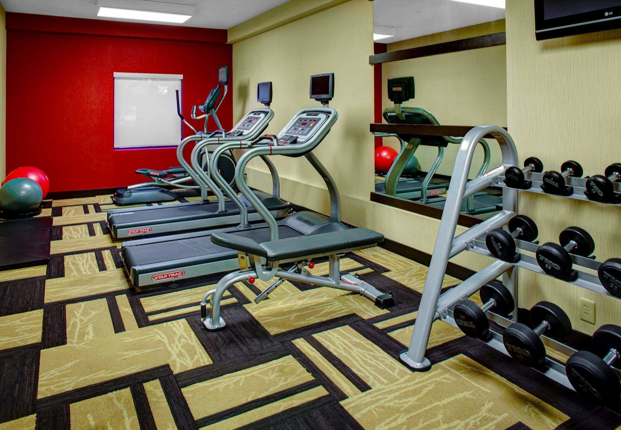 Фото Courtyard by Marriott New Bern