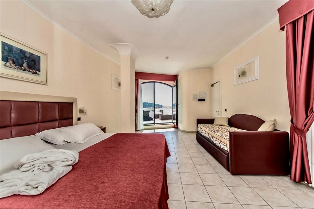Фото Bajamar Beach Hotel