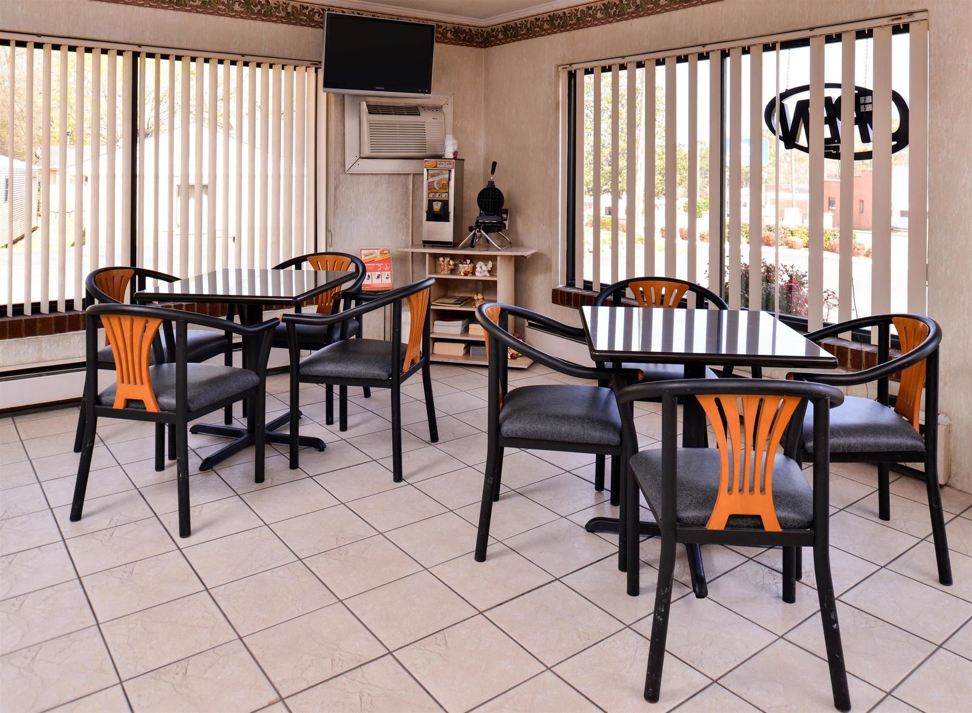 Фото Loyalty Inn Rockingham