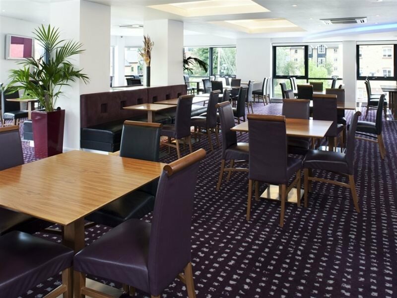 Фото Holiday Inn Express Hemel Hempstead, an Ihg Hotel