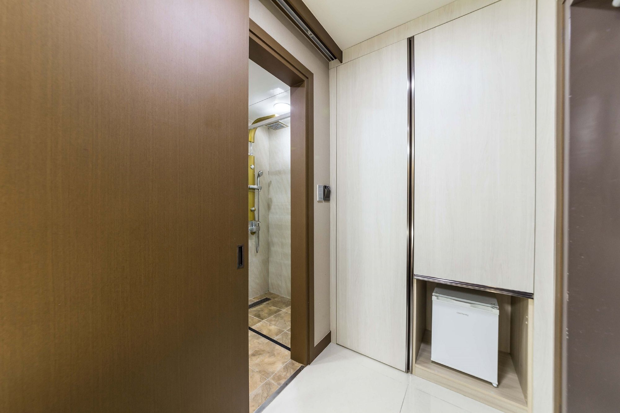 Фото Lumia Hotel Myeongdong