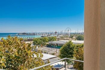 Фото Hotel River