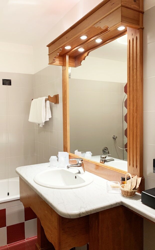 Фото Croux Hotel