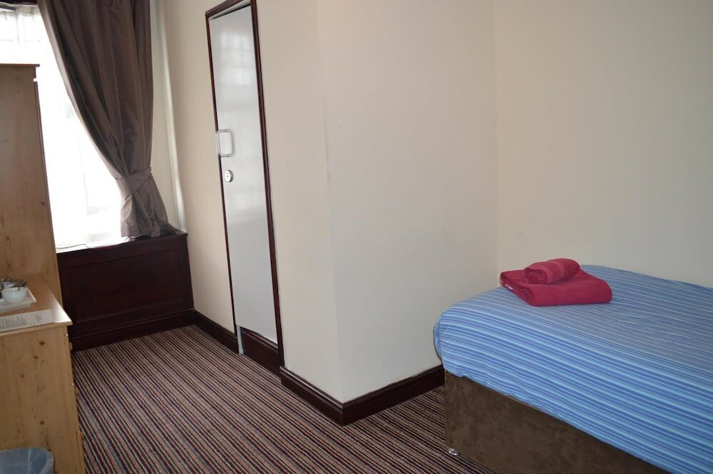 Фото The Globe Hotel