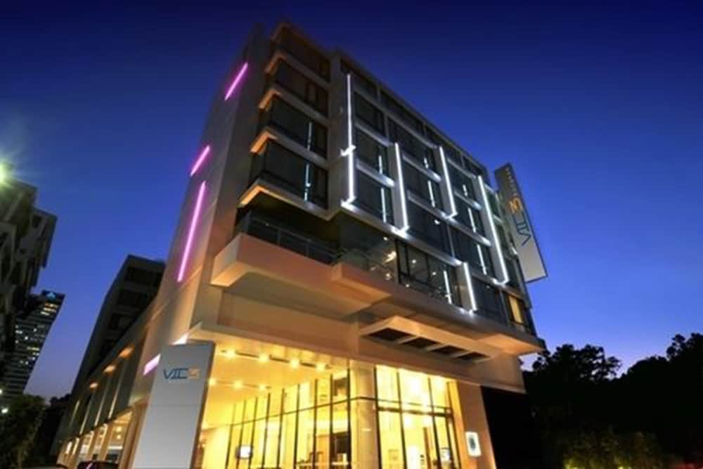 Фото Vic3 Bangkok Hotel