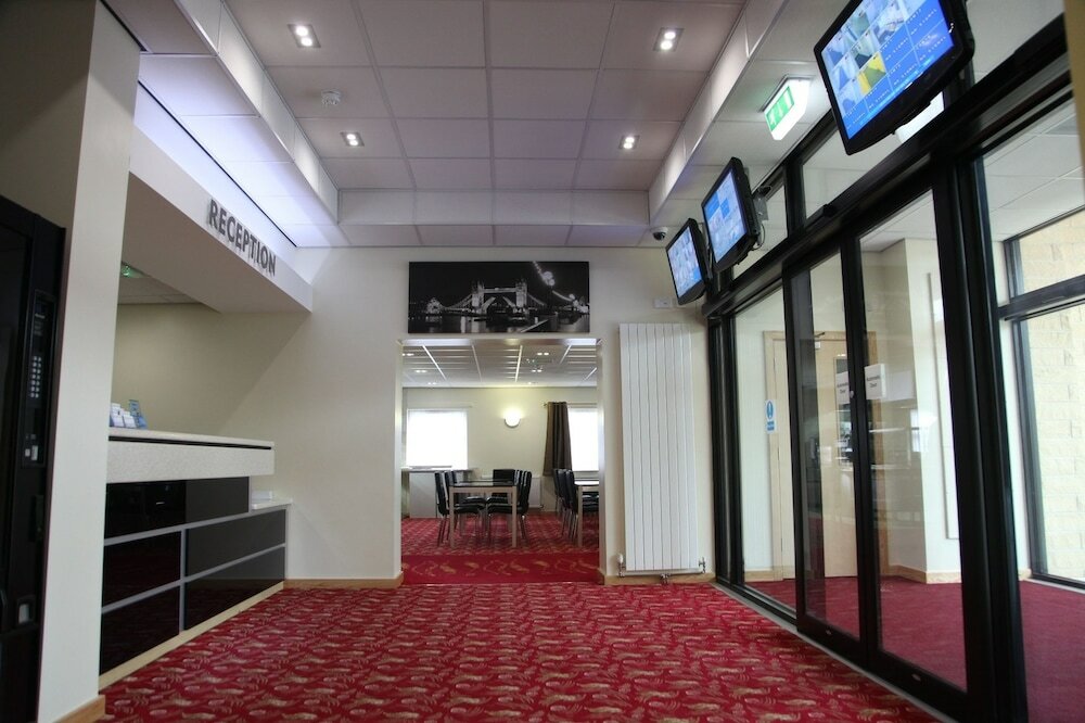 Фото The Cambridge Hotel