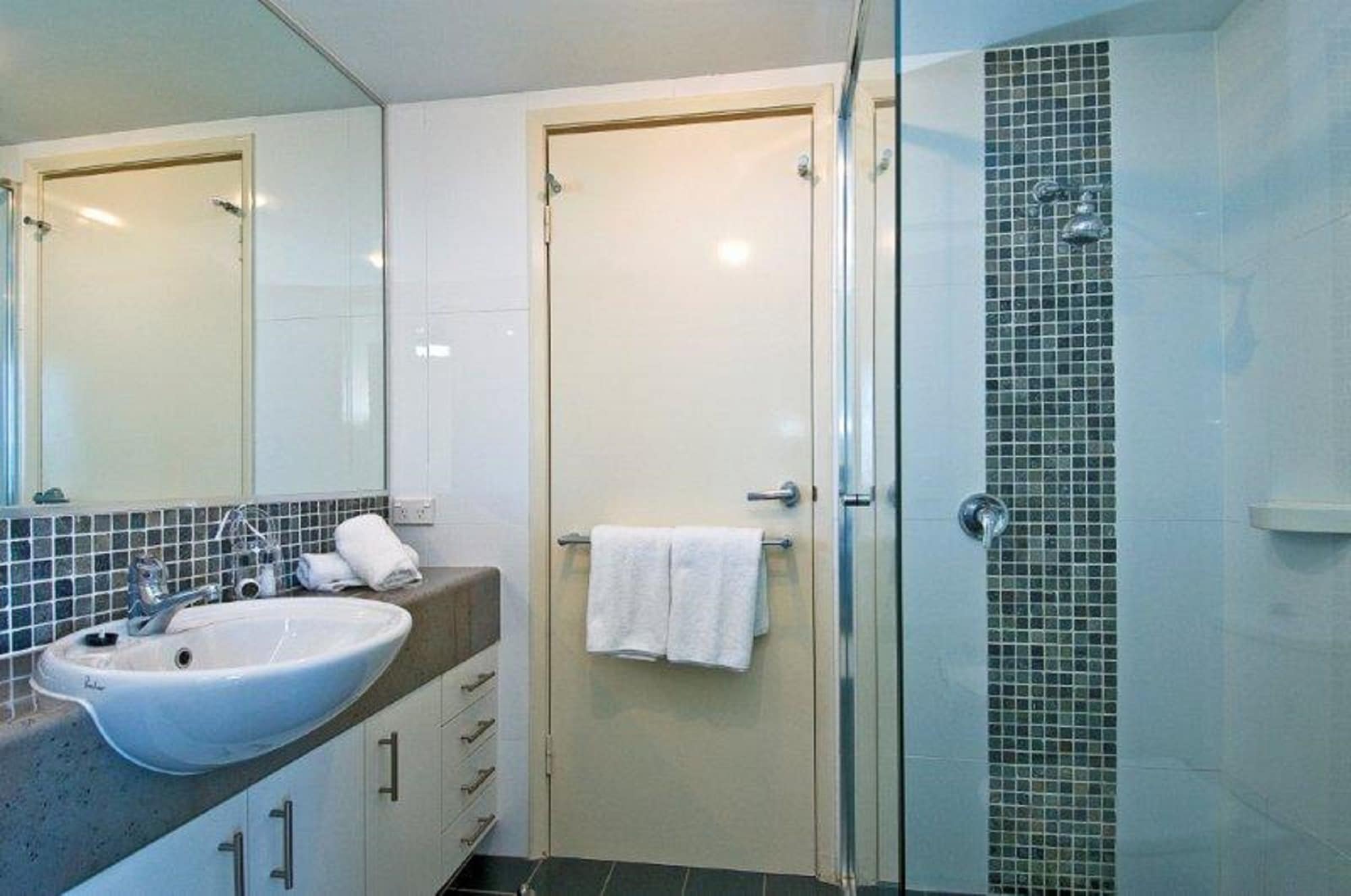 Фото Aqualine Apartments