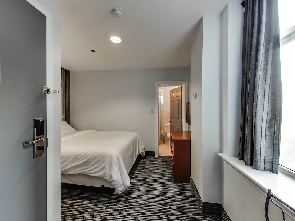 Фото Isabella Hotel and Suites