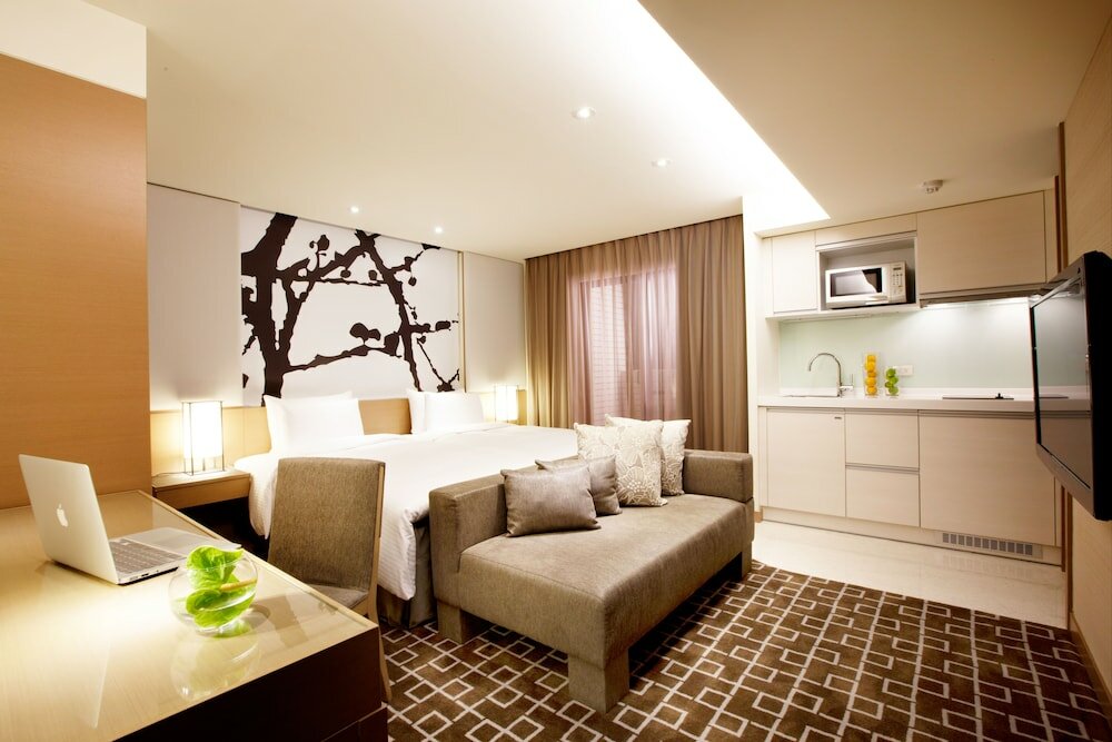 Фото The Corner House