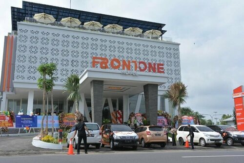Гостиница Front One Hotel Pamekasan Madura