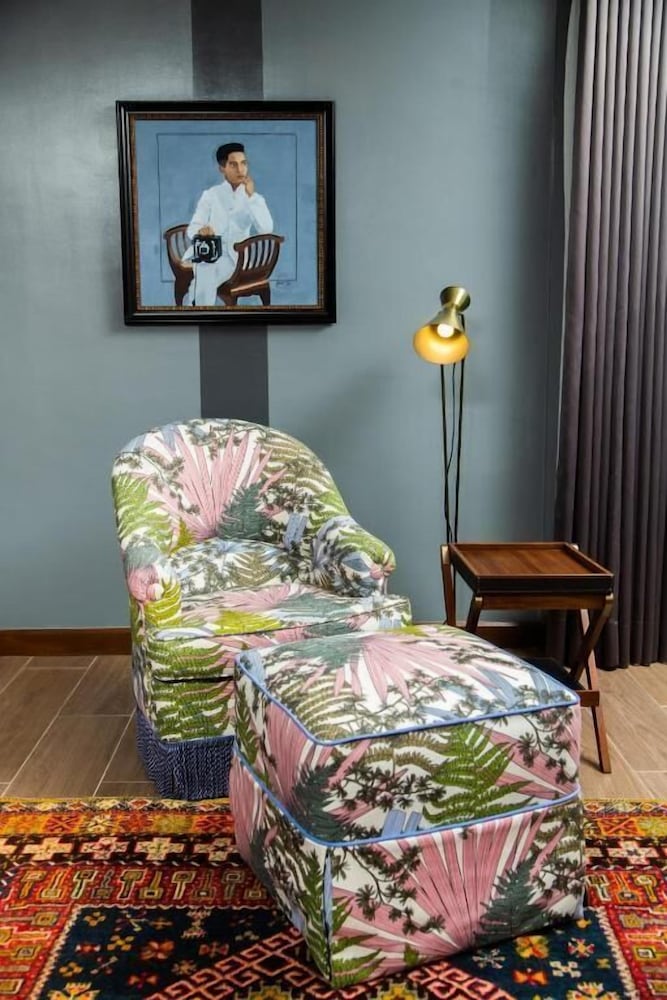 Фото Unwnd Flats Makati