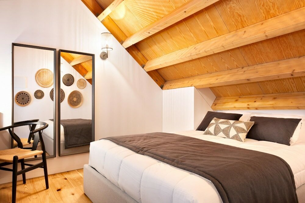 Фото Elegant Downtown Apartment