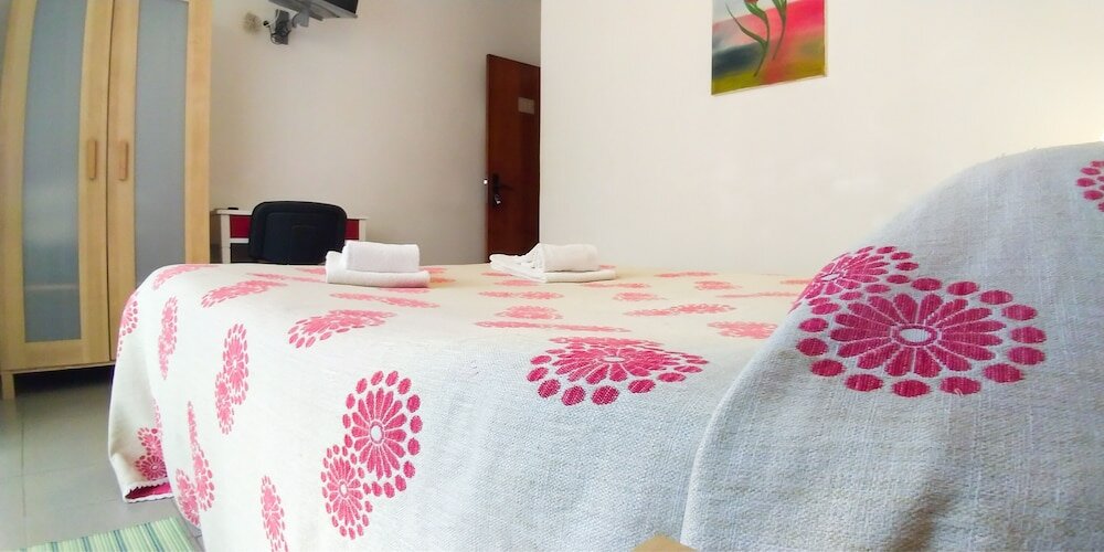 Фото E-Nove Lounge Hostel Caffe