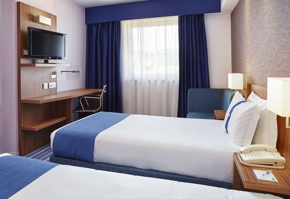 Фото Holiday Inn Express Lisbon Alfragide, an Ihg Hotel