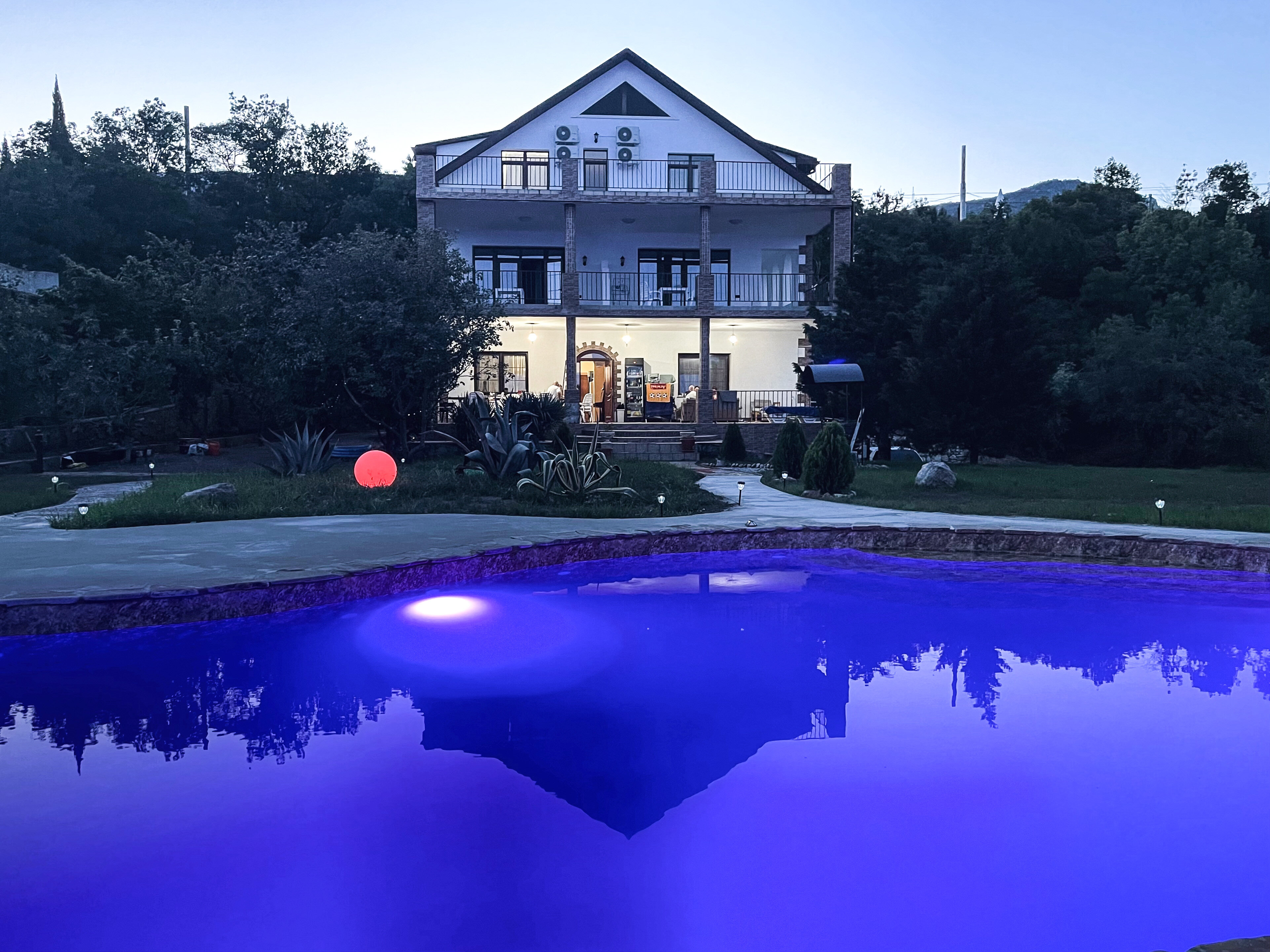 Фото отеля 2