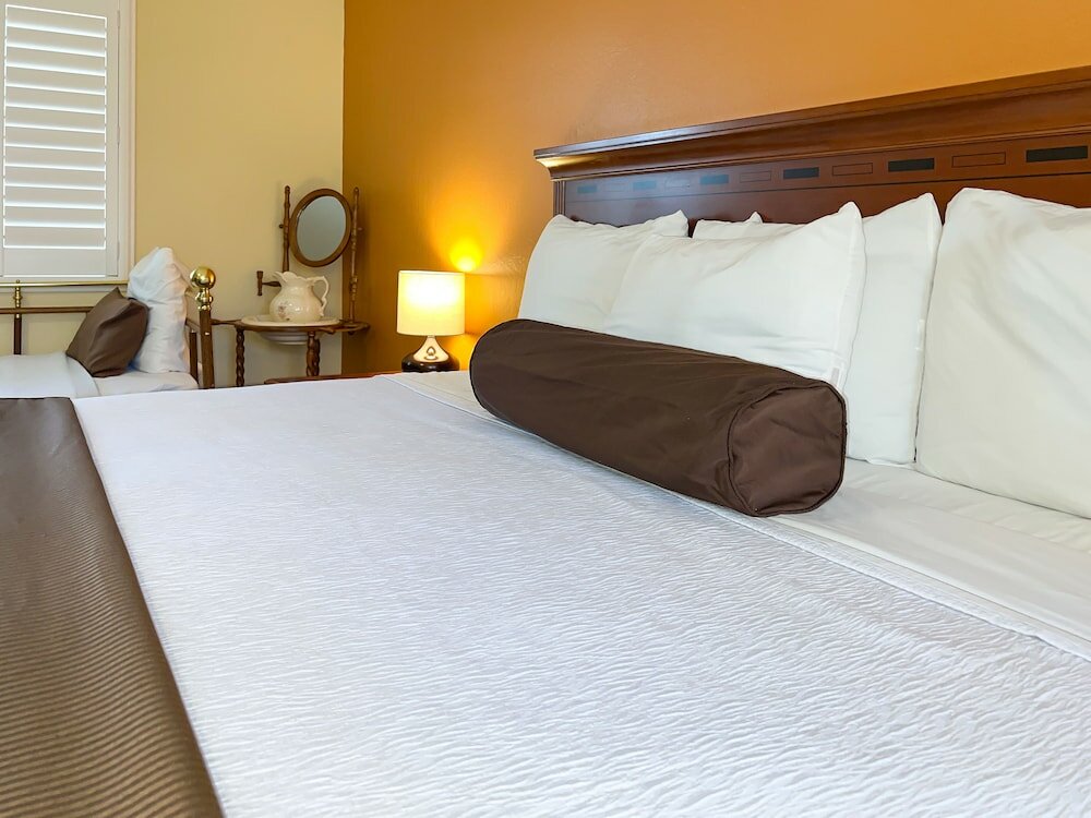 Фото The Old West Inn