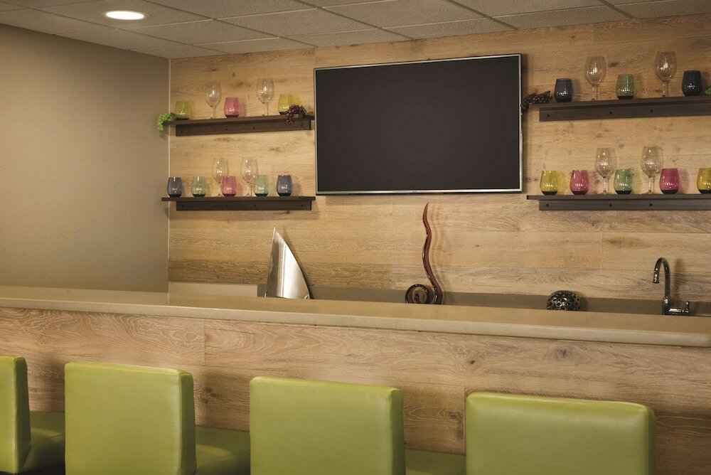 Фото Country Inn & Suites by Radisson, Coralville, Ia