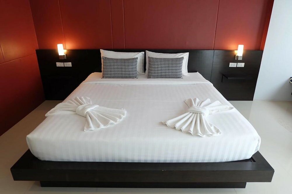 Фото Phuket Airport Place