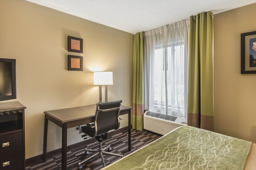 Фото Comfort Inn & Suites Kansas City - Northeast